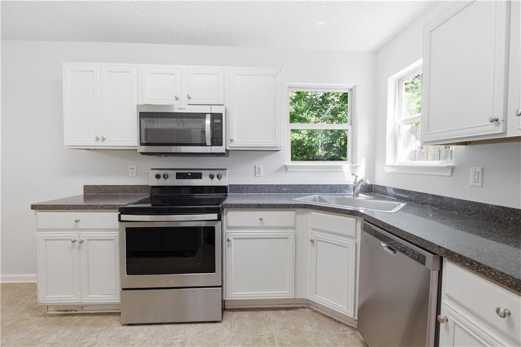 3 bedroom, 2 bathroom, 1,319 sq ft single family residence for sale at 70 Baskin Road, Temple, GA 30179 — photo 2