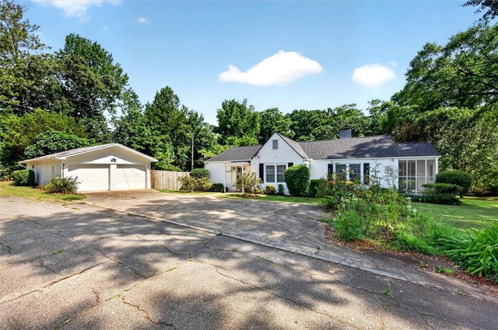 3 bedroom, 2 bathroom, 1,533 sq ft single family residence under contract at 2 Highway 162, Covington, GA 30016 — photo 2