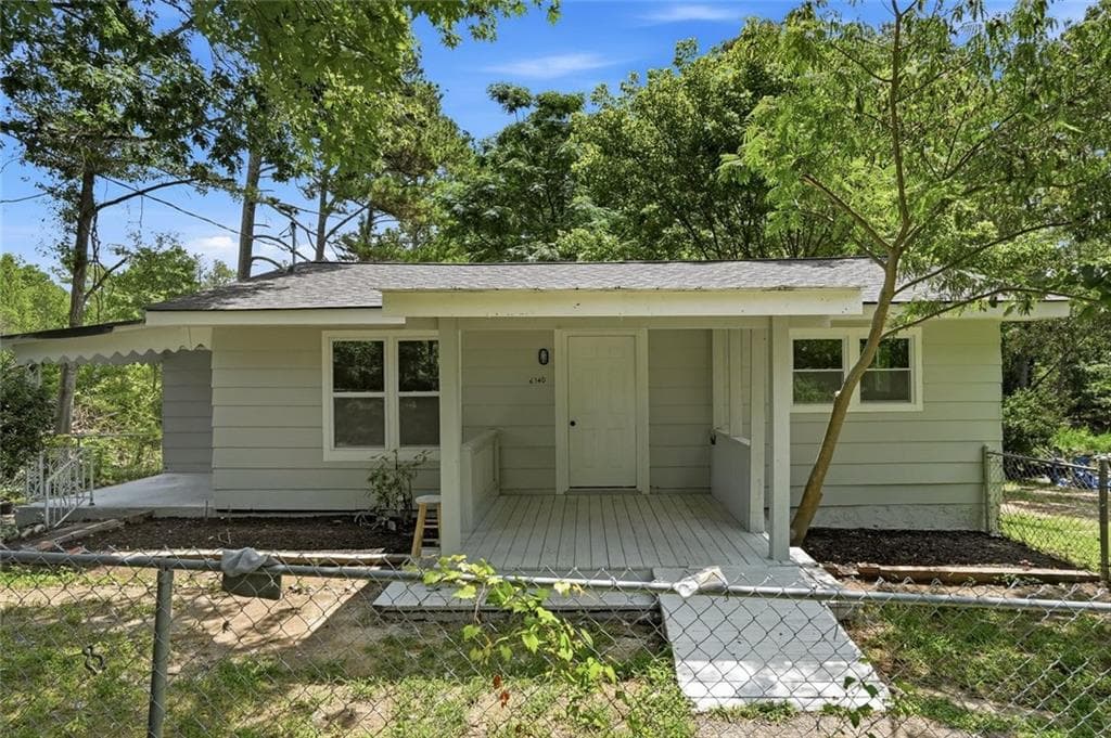 2 bedroom, 1 bathroom, 931 sq ft single family residence for sale at 6140 Nichols Drive, Union City, GA 30291 — photo 2
