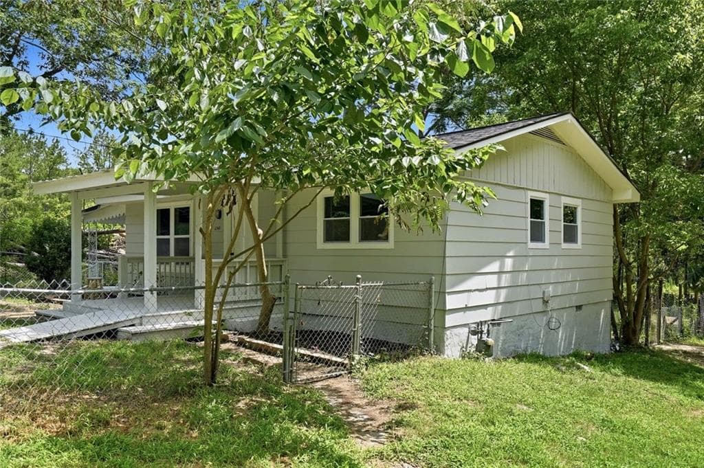 2 bedroom, 1 bathroom, 931 sq ft single family residence for sale at 6140 Nichols Drive, Union City, GA 30291 — photo 4