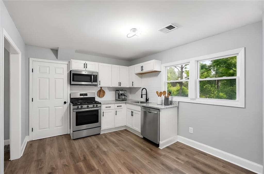 2 bedroom, 1 bathroom, 931 sq ft single family residence for sale at 6140 Nichols Drive, Union City, GA 30291 — photo 9