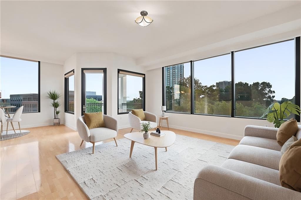 2 bedroom, 2 bathroom, 1,371 sq ft condominium under contract at 2828 Peachtree Road 801, Atlanta, GA 30305 — photo 3