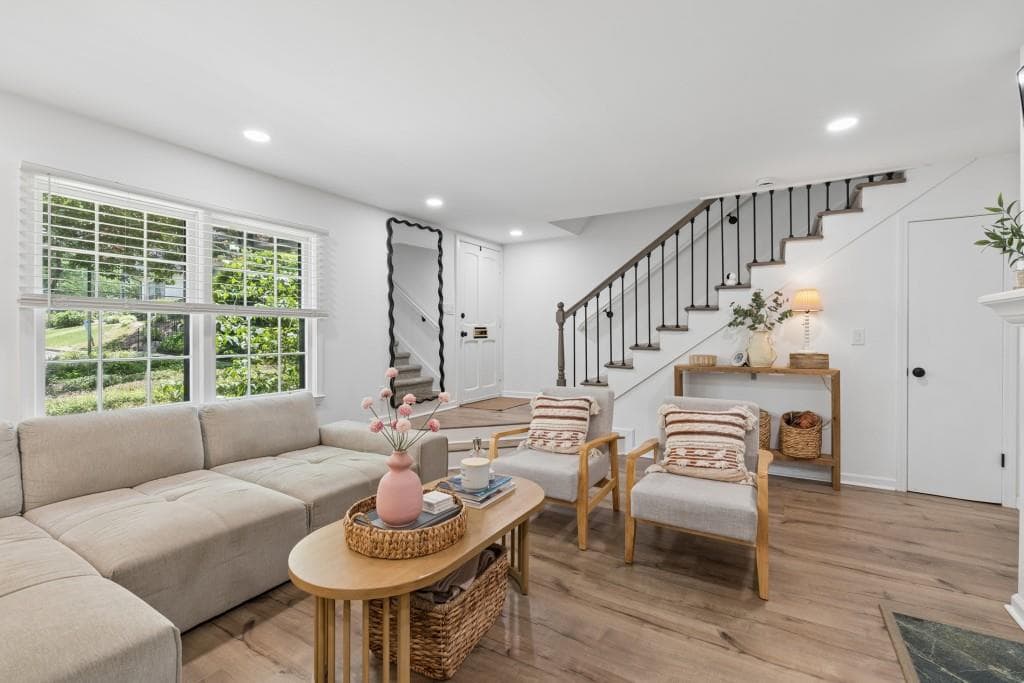 2 bedroom, 3 bathroom, 1,382 sq ft condominium for sale at 140 Amherst Place, Atlanta, GA 30327 — photo 5