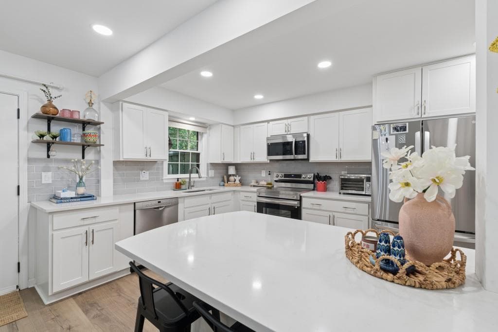 2 bedroom, 3 bathroom, 1,382 sq ft condominium for sale at 140 Amherst Place, Atlanta, GA 30327 — photo 8
