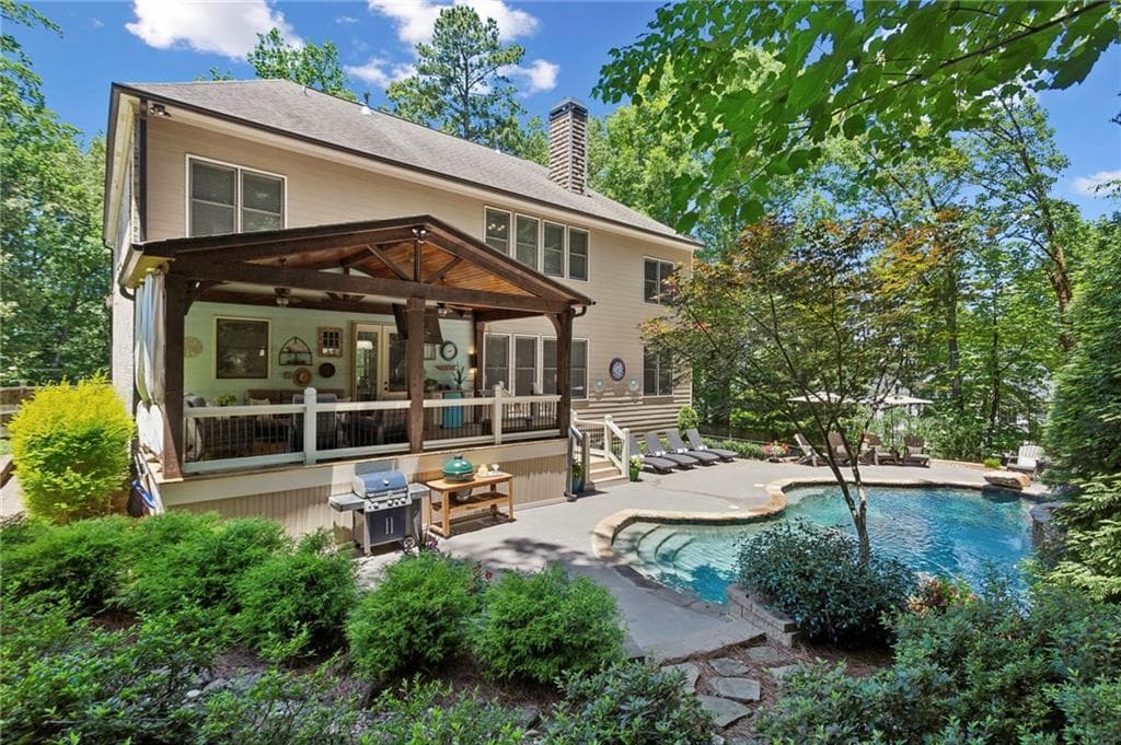 6 bedroom, 5 bathroom, 6,003 sq ft single family residence under contract at 4311 Oak Forest Way, Atlanta, GA 30319 — photo 3