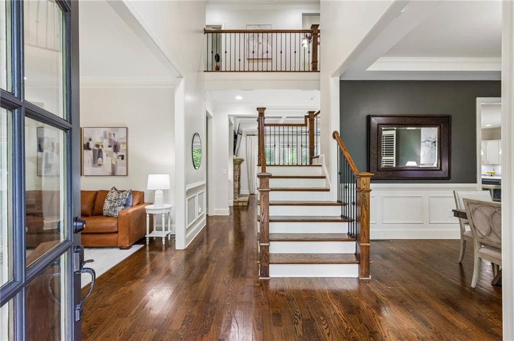 6 bedroom, 5 bathroom, 6,003 sq ft single family residence under contract at 4311 Oak Forest Way, Atlanta, GA 30319 — photo 5