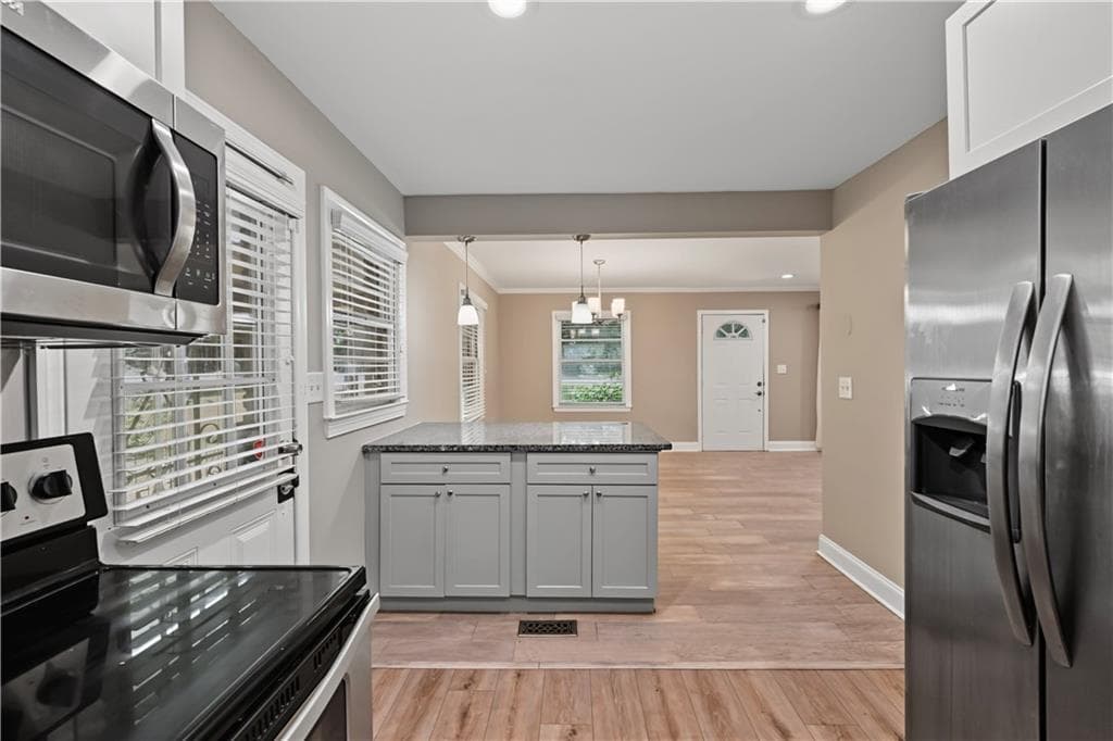 3 bedroom, 2 bathroom, 1,120 sq ft single family residence for sale at 2462 Macon Drive, Atlanta, GA 30315 — photo 7
