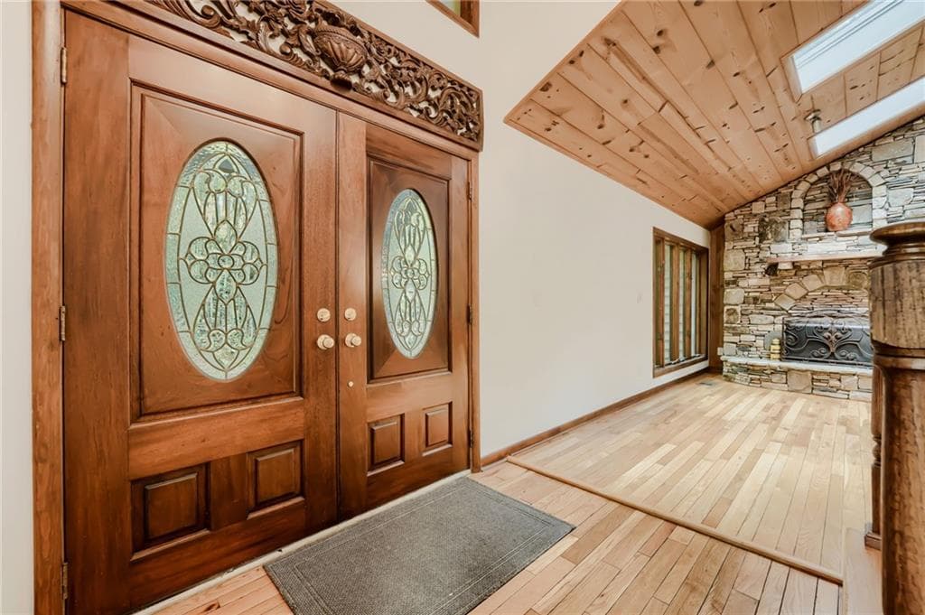 5 bedroom, 4 bathroom, 4,067 sq ft single family residence for rent at 570 Idlewood Drive, Atlanta, GA 30327 for $4,975 a month — photo 2