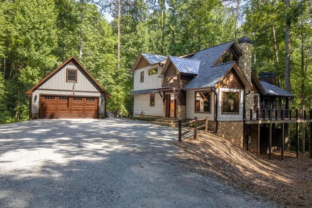 3 bedroom, 3 bathroom, 2,820 sq ft single family residence for sale at 142 Timber Ridge Road, Blue Ridge, GA 30513