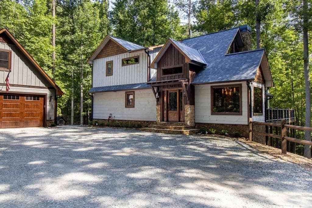 3 bedroom, 3 bathroom, 2,820 sq ft single family residence for sale at 142 Timber Ridge Road, Blue Ridge, GA 30513 — photo 3