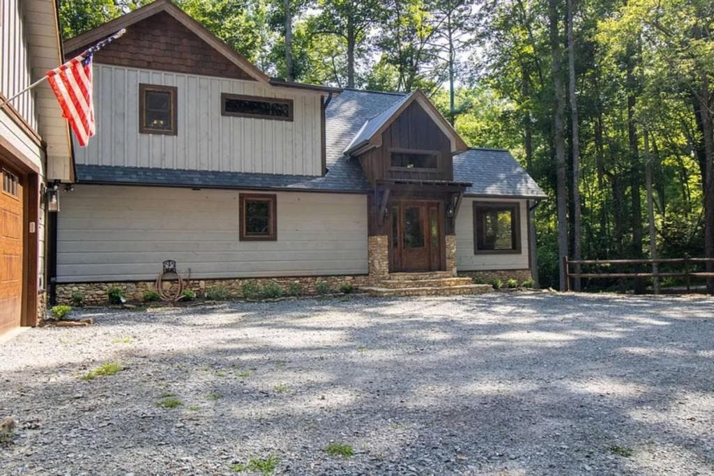 3 bedroom, 3 bathroom, 2,820 sq ft single family residence for sale at 142 Timber Ridge Road, Blue Ridge, GA 30513 — photo 6