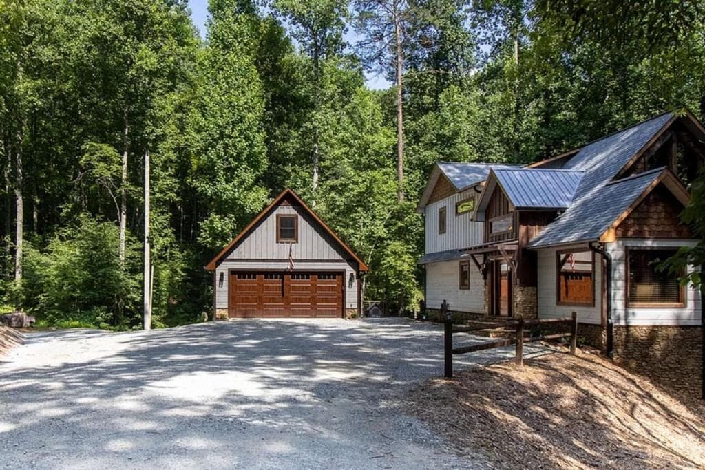 3 bedroom, 3 bathroom, 2,820 sq ft single family residence for sale at 142 Timber Ridge Road, Blue Ridge, GA 30513 — photo 10