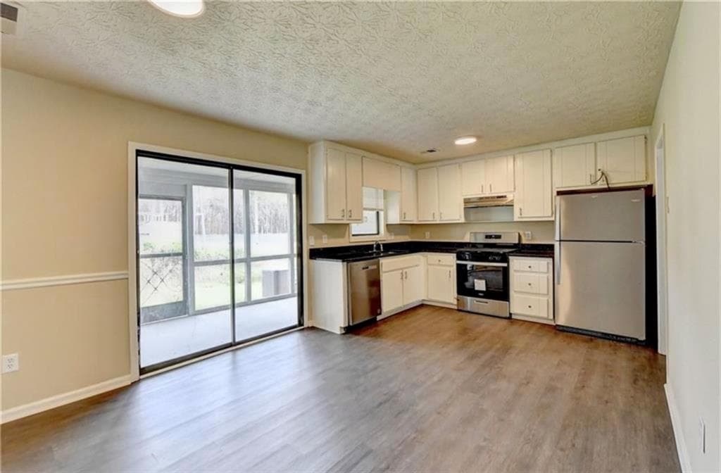 2 bedroom, 3 bathroom, 1,240 sq ft townhouse for sale at 3170 Duvall Place, Kennesaw, GA 30144 — photo 4