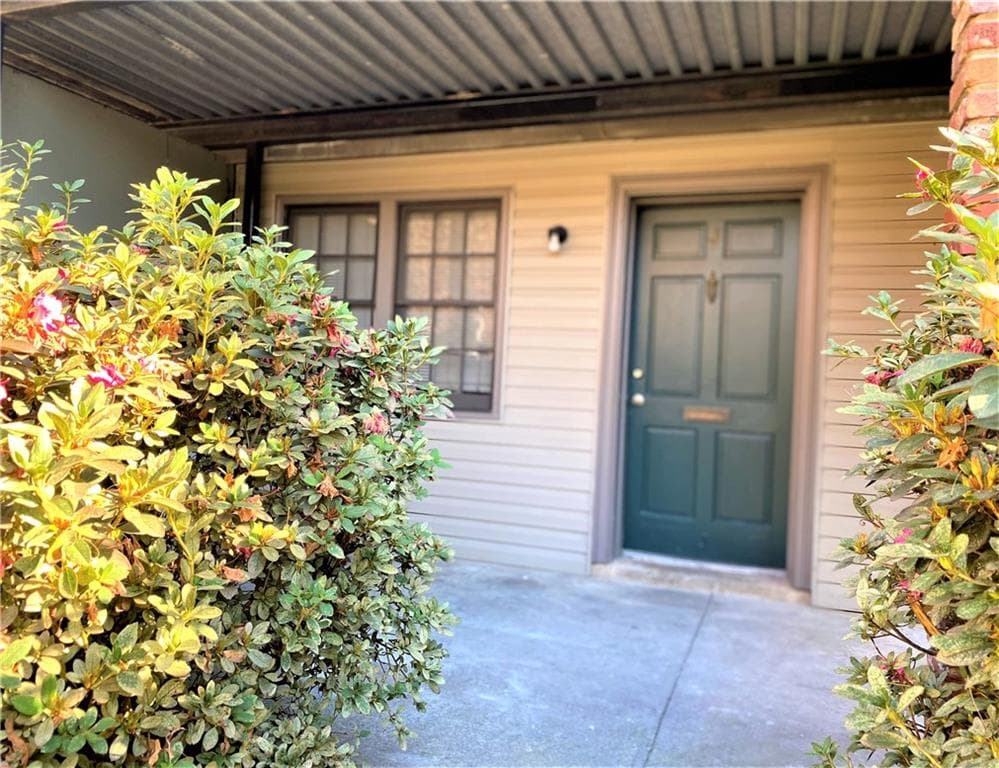 1 bedroom, 1 bathroom, 1,063 sq ft condominium for sale at 3079 Colonial Way J, Atlanta, GA 30341