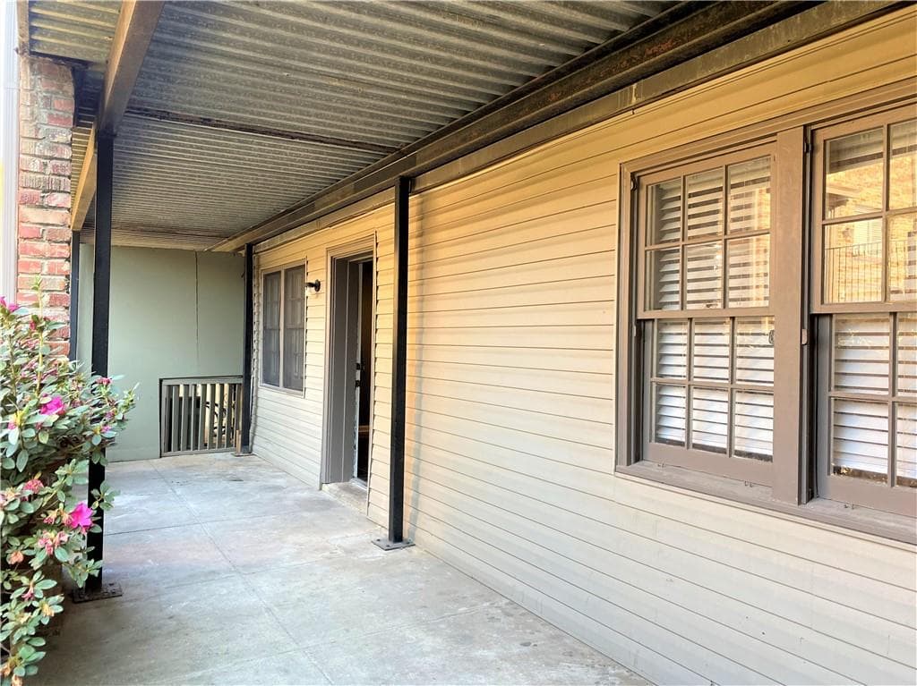 1 bedroom, 1 bathroom, 1,063 sq ft condominium for sale at 3079 Colonial Way J, Atlanta, GA 30341 — photo 2