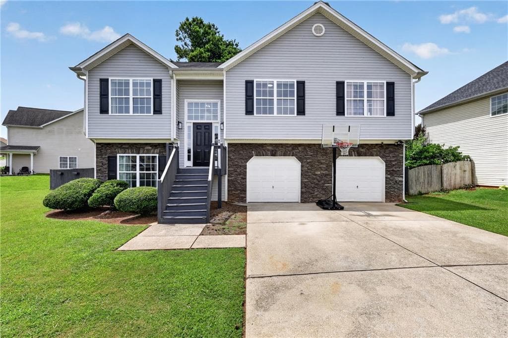 5 bedroom, 3 bathroom, 1,954 sq ft single family residence for sale at 661 Nine Oaks Circle, Villa Rica, GA 30180 — photo 1 of 34
