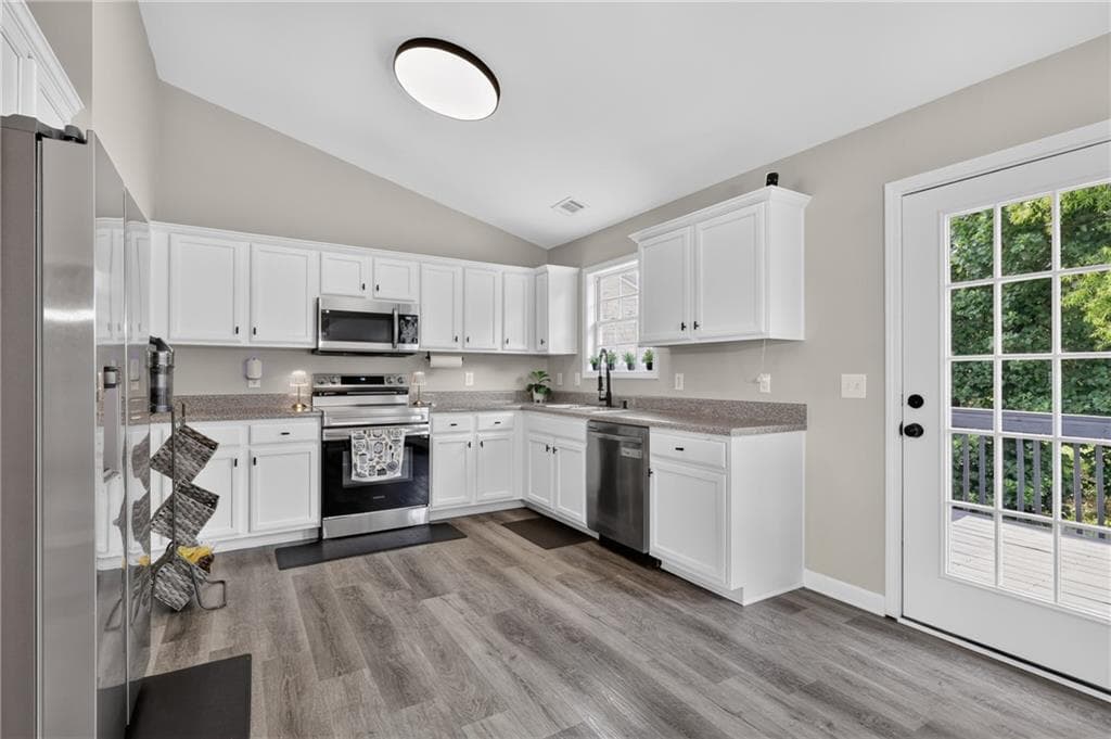 5 bedroom, 3 bathroom, 1,954 sq ft single family residence for sale at 661 Nine Oaks Circle, Villa Rica, GA 30180 — photo 6