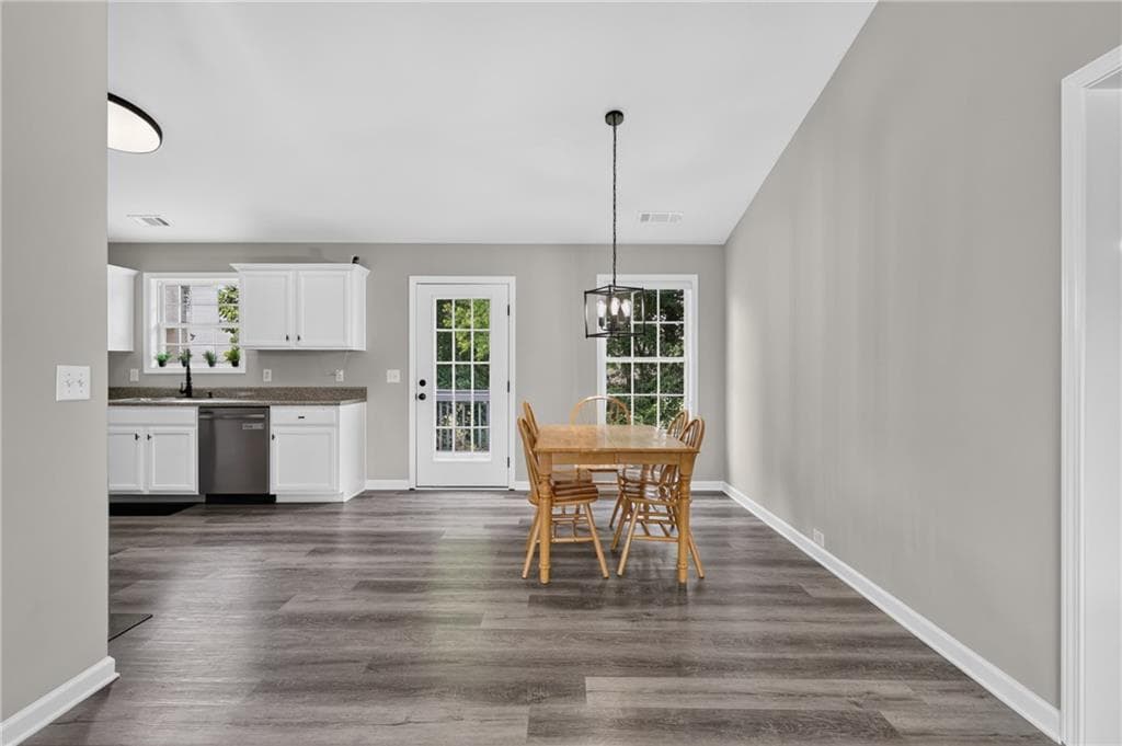 5 bedroom, 3 bathroom, 1,954 sq ft single family residence for sale at 661 Nine Oaks Circle, Villa Rica, GA 30180 — photo 8