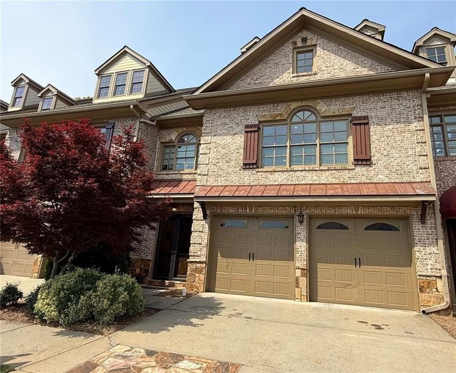 3 bedroom, 4 bathroom, 3,090 sq ft townhouse sold at 6232 Clapham, Johns Creek, GA 30097