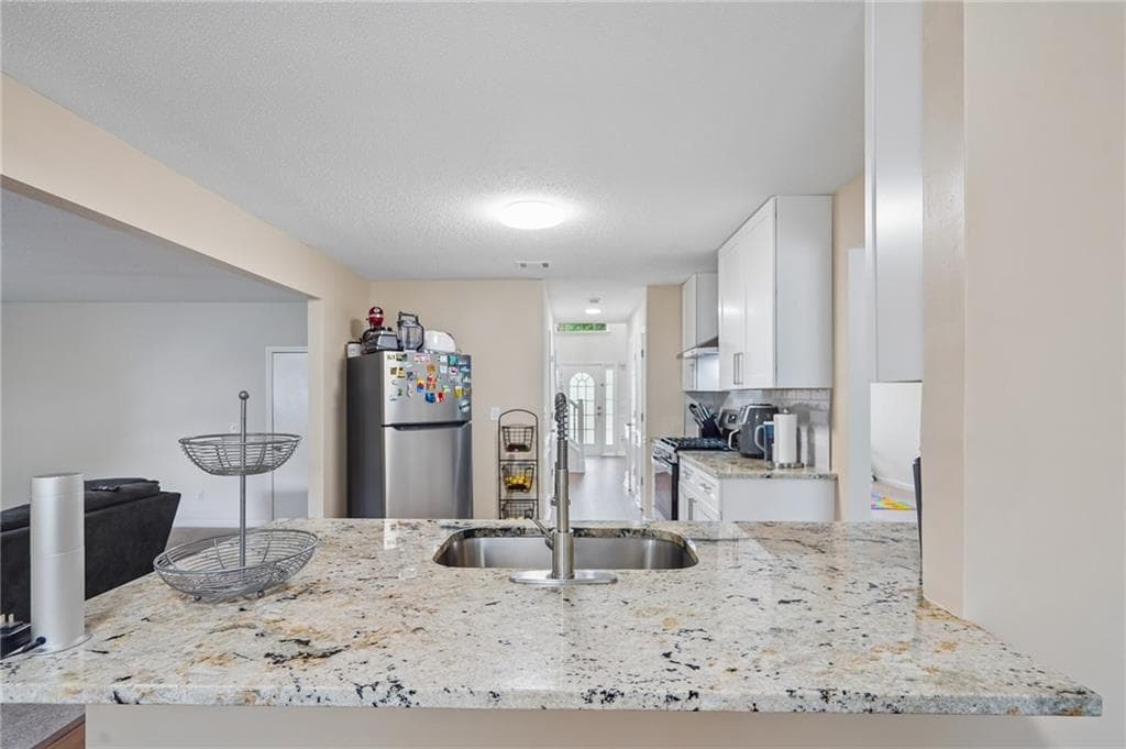 4 bedroom, 3 bathroom, 2,631 sq ft single family residence for sale at 6612 Pamplona Place, Atlanta, GA 30349 — photo 9