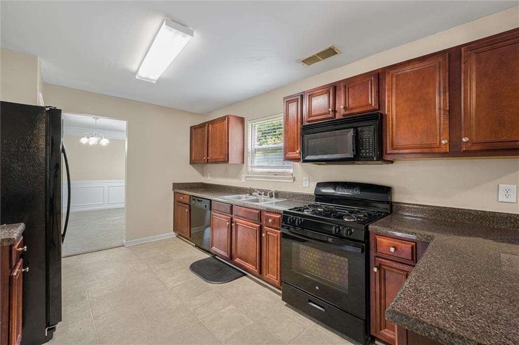 4 bedroom, 3 bathroom, 3,229 sq ft single family residence under contract at 533 Trotters Lane, Mcdonough, GA 30252 — photo 7