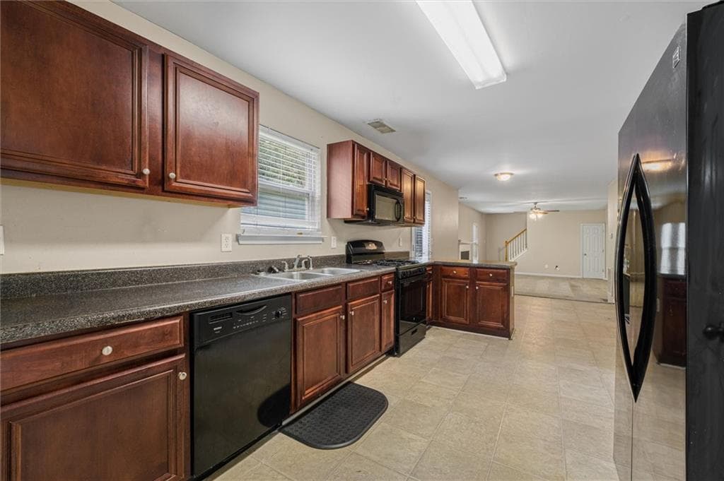 4 bedroom, 3 bathroom, 3,229 sq ft single family residence under contract at 533 Trotters Lane, Mcdonough, GA 30252 — photo 8