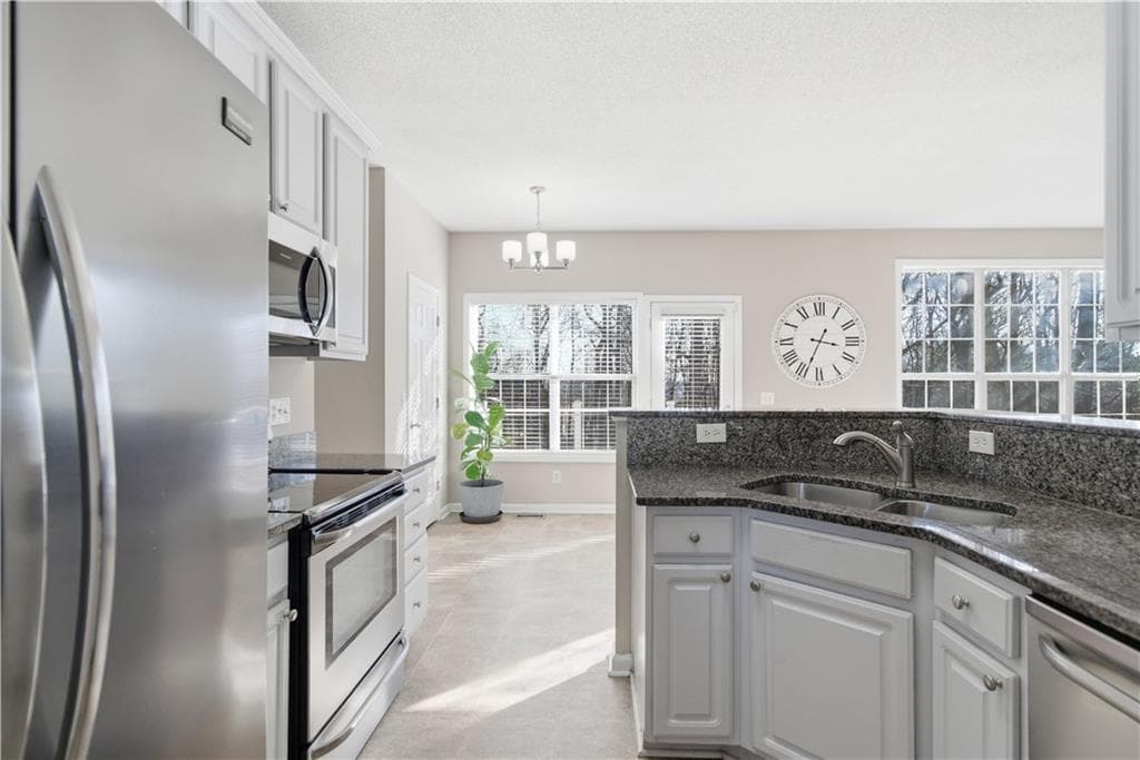 4 bedroom, 3 bathroom, 2,151 sq ft single family residence for sale at 35 Planters Drive, Cartersville, GA 30120 — photo 4