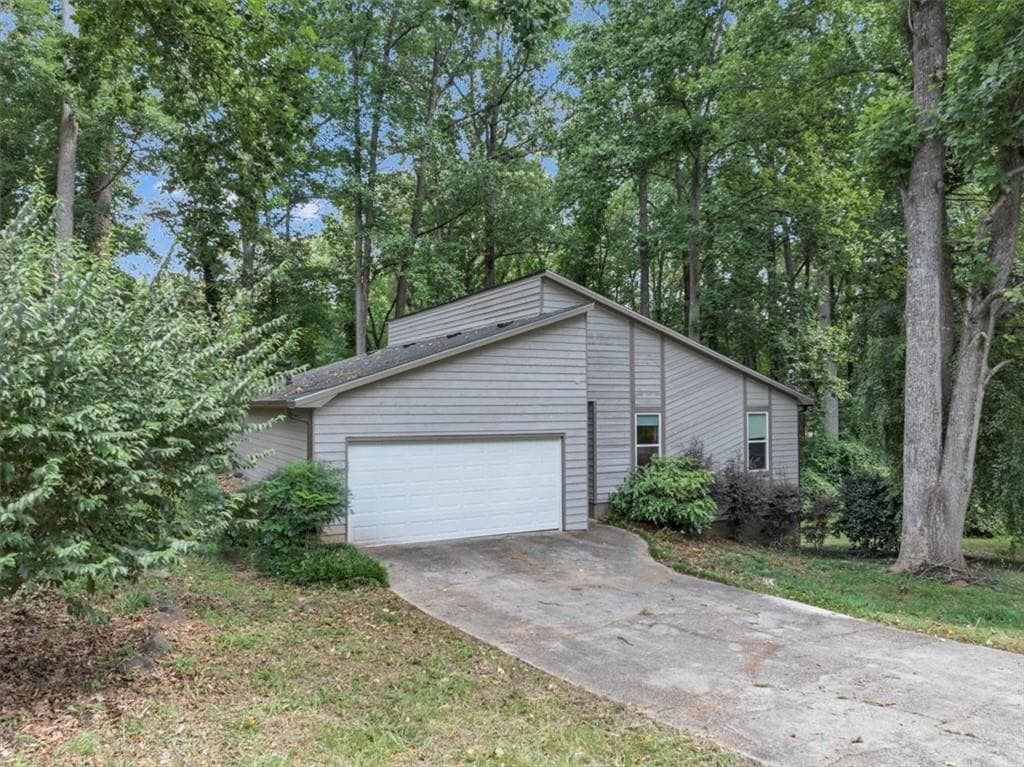 4 bedroom, 2 bathroom, 1,653 sq ft single family residence for sale at 5065 Carole Place, Stone Mountain, GA 30087 — photo 3