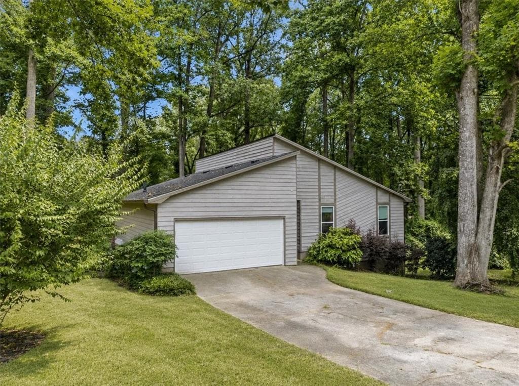 4 bedroom, 2 bathroom, 1,653 sq ft single family residence for sale at 5065 Carole Place, Stone Mountain, GA 30087 — photo 4