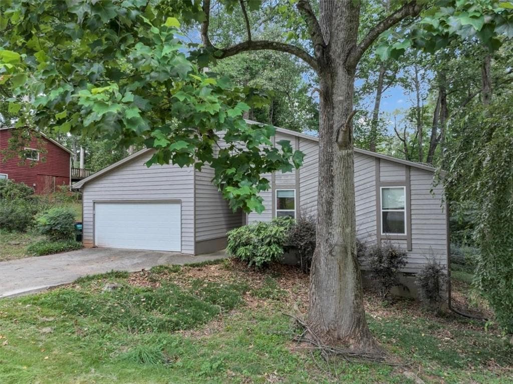 4 bedroom, 2 bathroom, 1,653 sq ft single family residence for sale at 5065 Carole Place, Stone Mountain, GA 30087 — photo 5