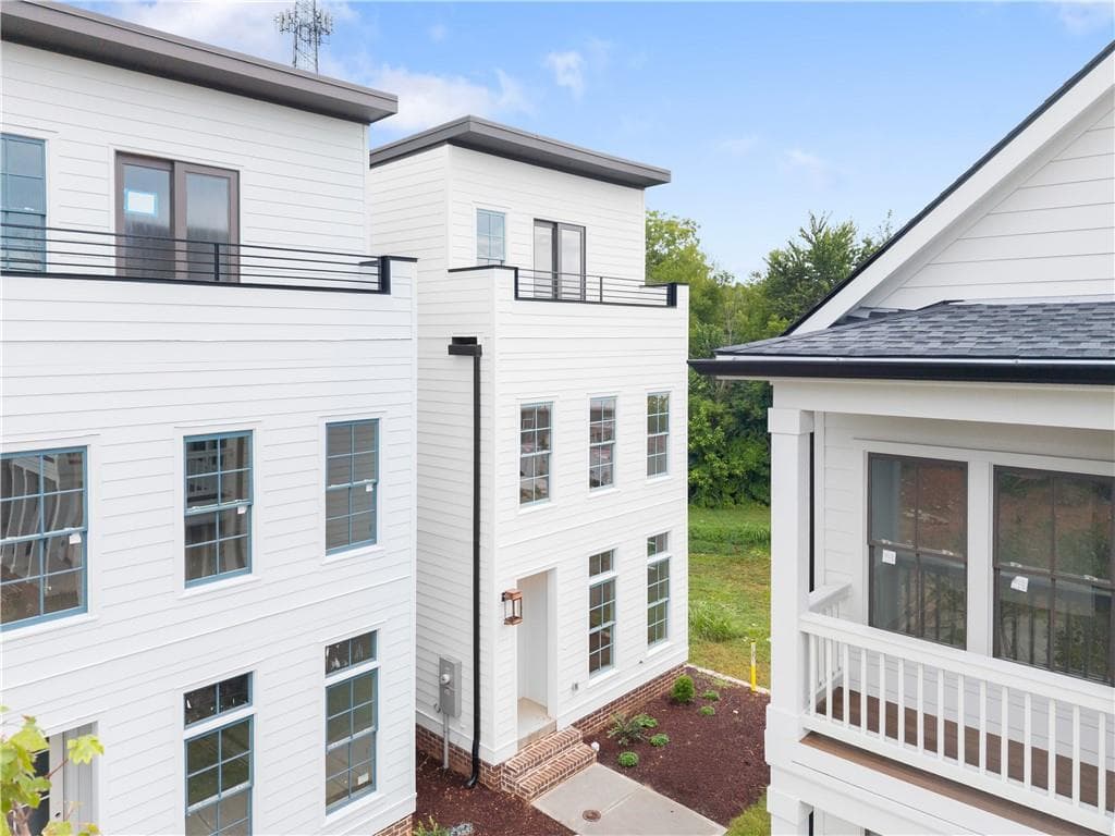2 bedroom, 3 bathroom, 1,150 sq ft condominium for sale at 774 Trail View Court, Gainesville, GA 30501