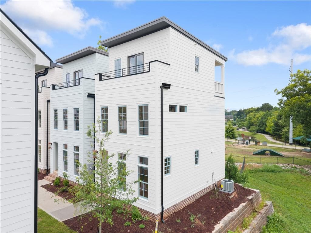 2 bedroom, 3 bathroom, 1,150 sq ft condominium for sale at 774 Trail View Court, Gainesville, GA 30501 — photo 2
