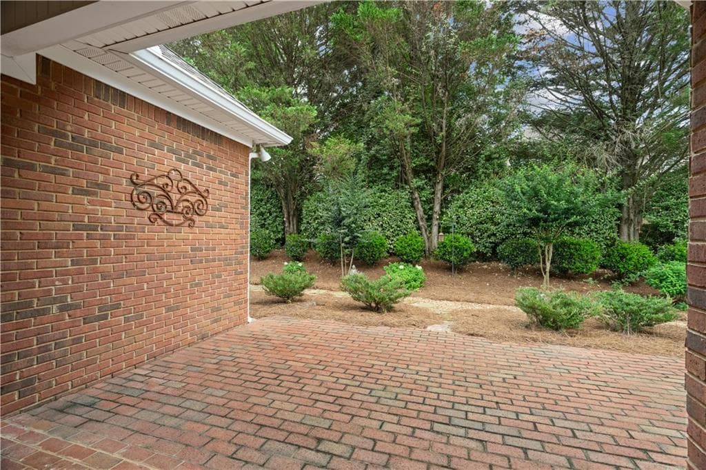 3 bedroom, 2 bathroom, 1,692 sq ft single family residence for sale at 112 Bristol Place, Calhoun, GA 30701 — photo 8