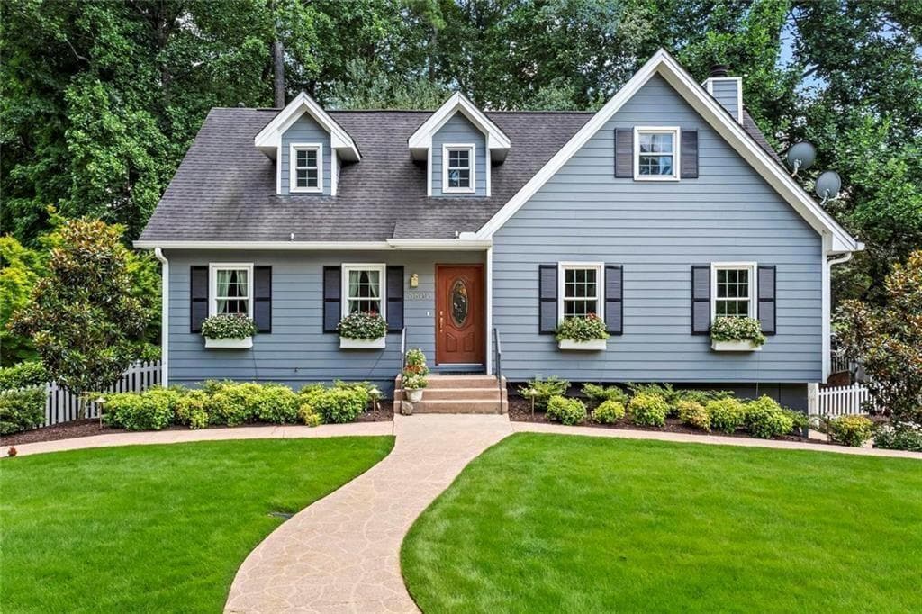 4 bedroom, 3 bathroom, 2,500 sq ft single family residence sold at 3500 Oak Knoll Drive, Marietta, GA 30068