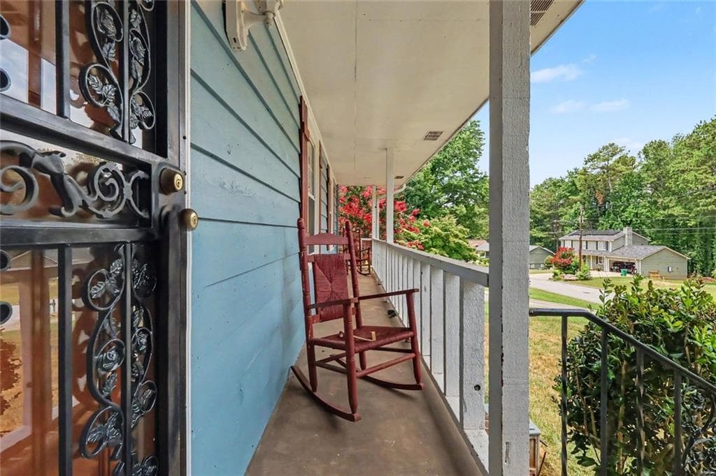 3 bedroom, 3 bathroom, 2,095 sq ft single family residence for sale at 5385 Rockmoor Drive, Stone Mountain, GA 30088 — photo 7