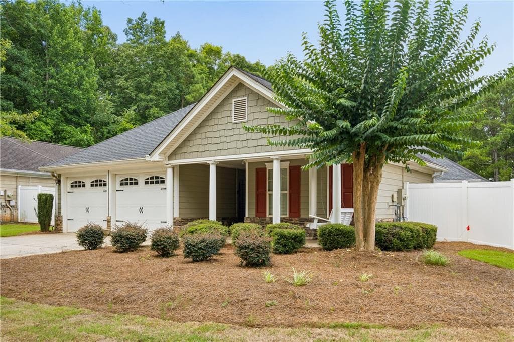 3 bedroom, 3 bathroom, 1,973 sq ft single family residence for sale at 162 Cottage Club Drive, Locust Grove, GA 30248 — photo 2