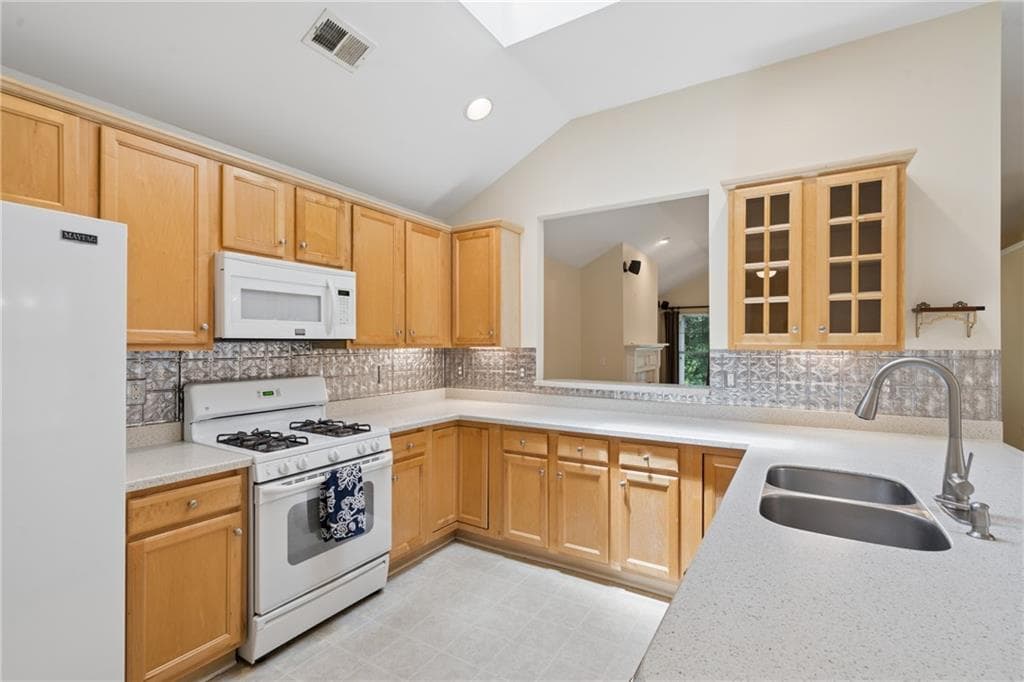 3 bedroom, 3 bathroom, 1,973 sq ft single family residence for sale at 162 Cottage Club Drive, Locust Grove, GA 30248 — photo 10