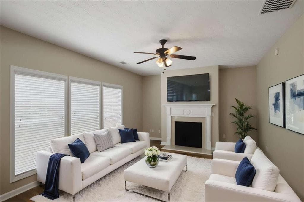 4 bedroom, 3 bathroom, 2,194 sq ft single family residence for sale at 6799 Island Pointe Drive, Buford, GA 30518 — photo 4