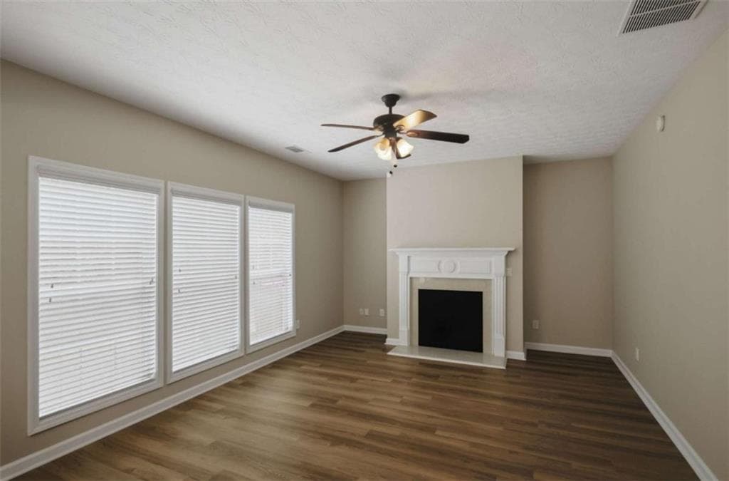 4 bedroom, 3 bathroom, 2,194 sq ft single family residence for sale at 6799 Island Pointe Drive, Buford, GA 30518 — photo 7