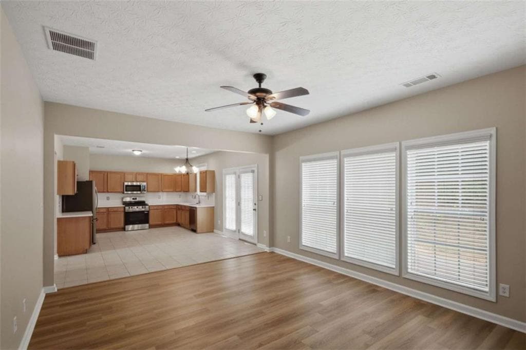4 bedroom, 3 bathroom, 2,194 sq ft single family residence for sale at 6799 Island Pointe Drive, Buford, GA 30518 — photo 9