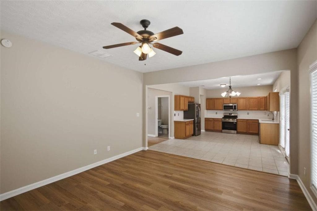 4 bedroom, 3 bathroom, 2,194 sq ft single family residence for sale at 6799 Island Pointe Drive, Buford, GA 30518 — photo 10