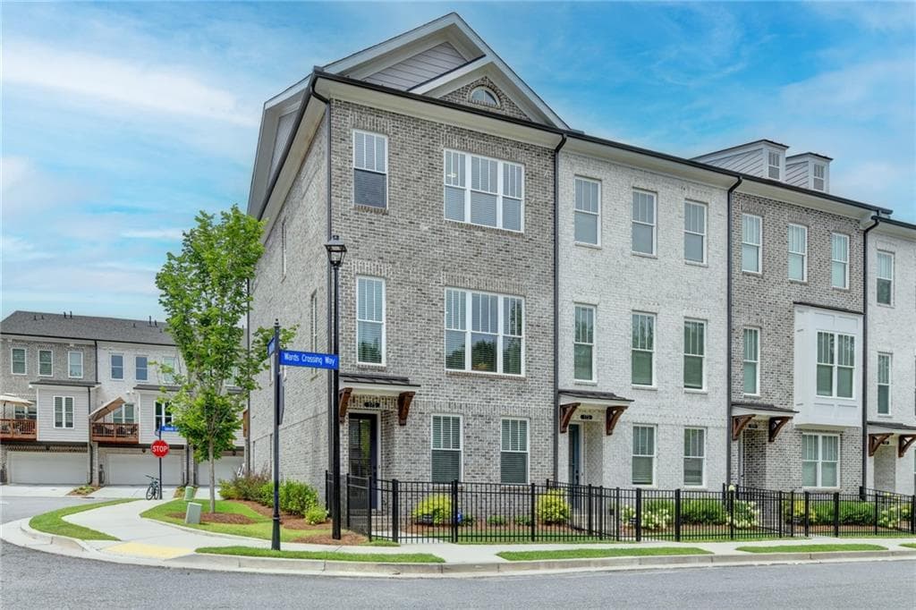 3 bedroom, 4 bathroom, 2,706 sq ft townhouse for sale at 175 Wards Crossing Way, Alpharetta, GA 30022 — photo 2