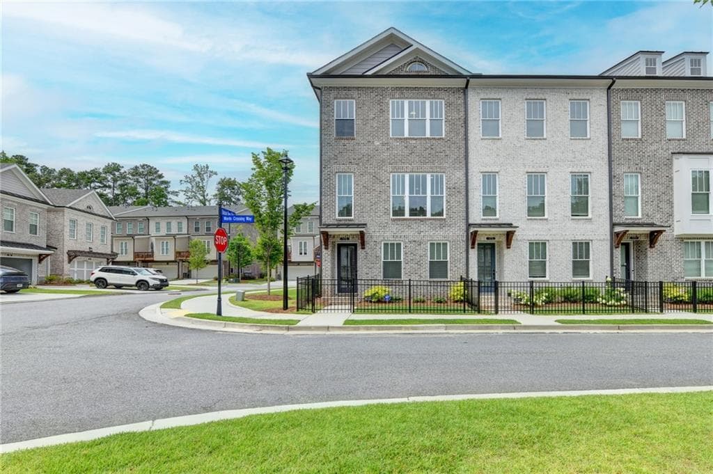 3 bedroom, 4 bathroom, 2,706 sq ft townhouse for sale at 175 Wards Crossing Way, Alpharetta, GA 30022 — photo 3