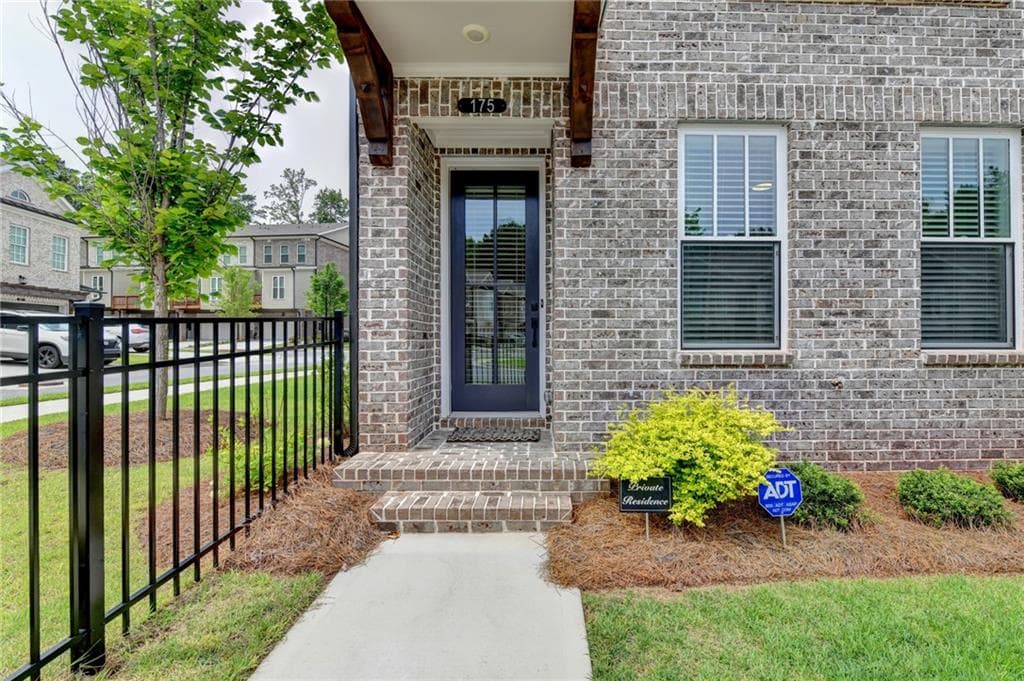 3 bedroom, 4 bathroom, 2,706 sq ft townhouse for sale at 175 Wards Crossing Way, Alpharetta, GA 30022 — photo 4