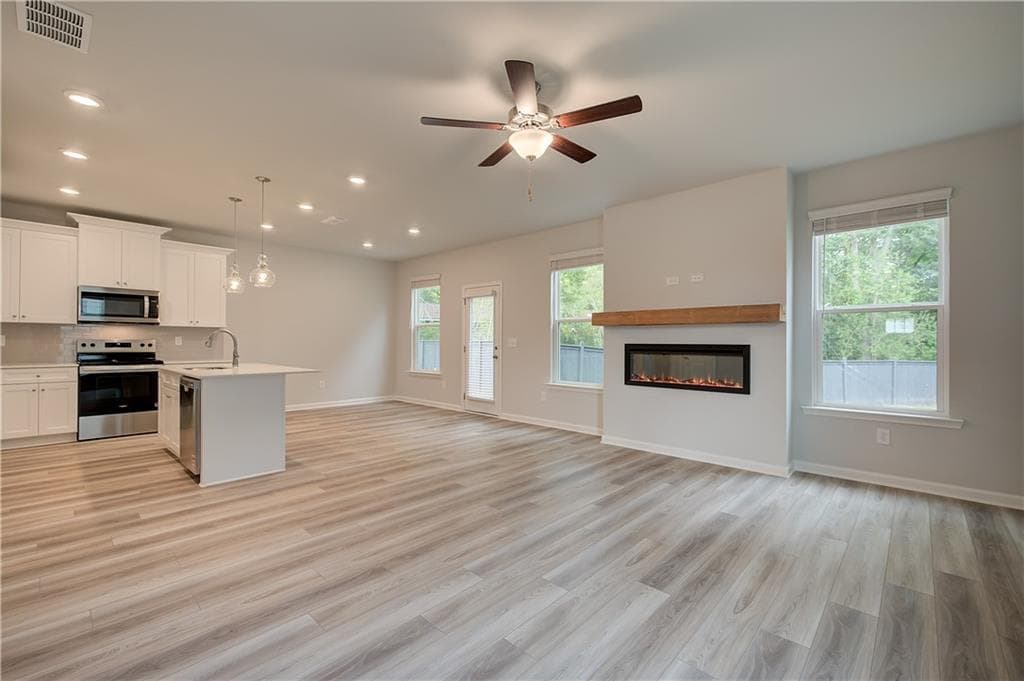 4 bedroom, 3 bathroom, 2,089 sq ft single family residence under contract at 25 Cedar Drive, Fairburn, GA 30213 — photo 7