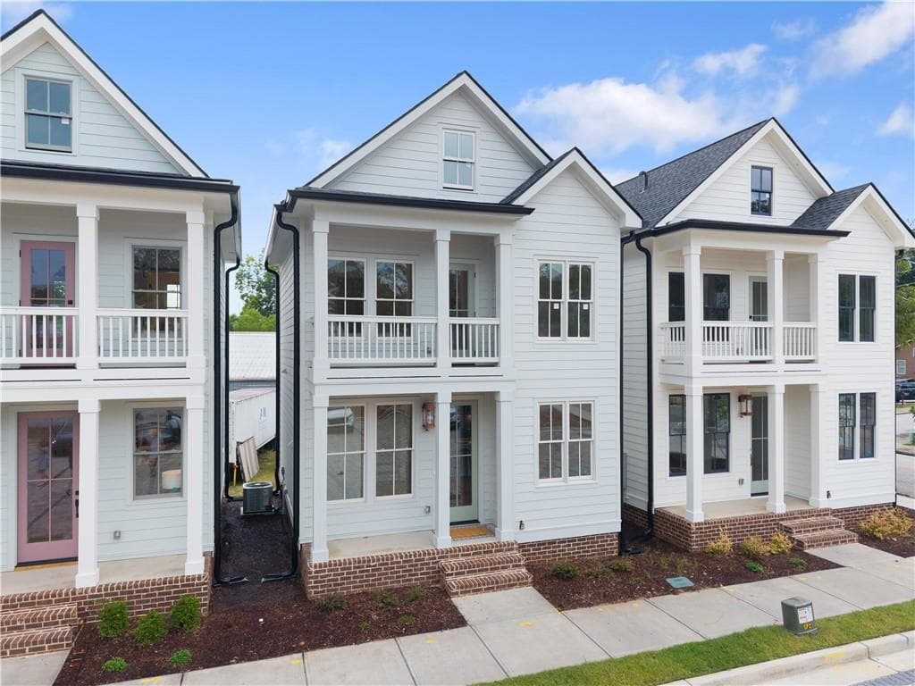 2 bedroom, 2 bathroom, 880 sq ft condominium for sale at 754 Trail View Court, Gainesville, GA 30501 — photo 2