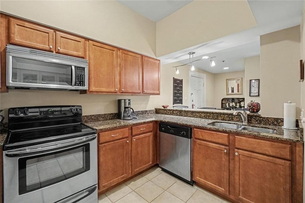 2 bedroom, 2 bathroom, 1,228 sq ft condominium for sale at 2855 Peachtree Road 205, Atlanta, GA 30305 — photo 6