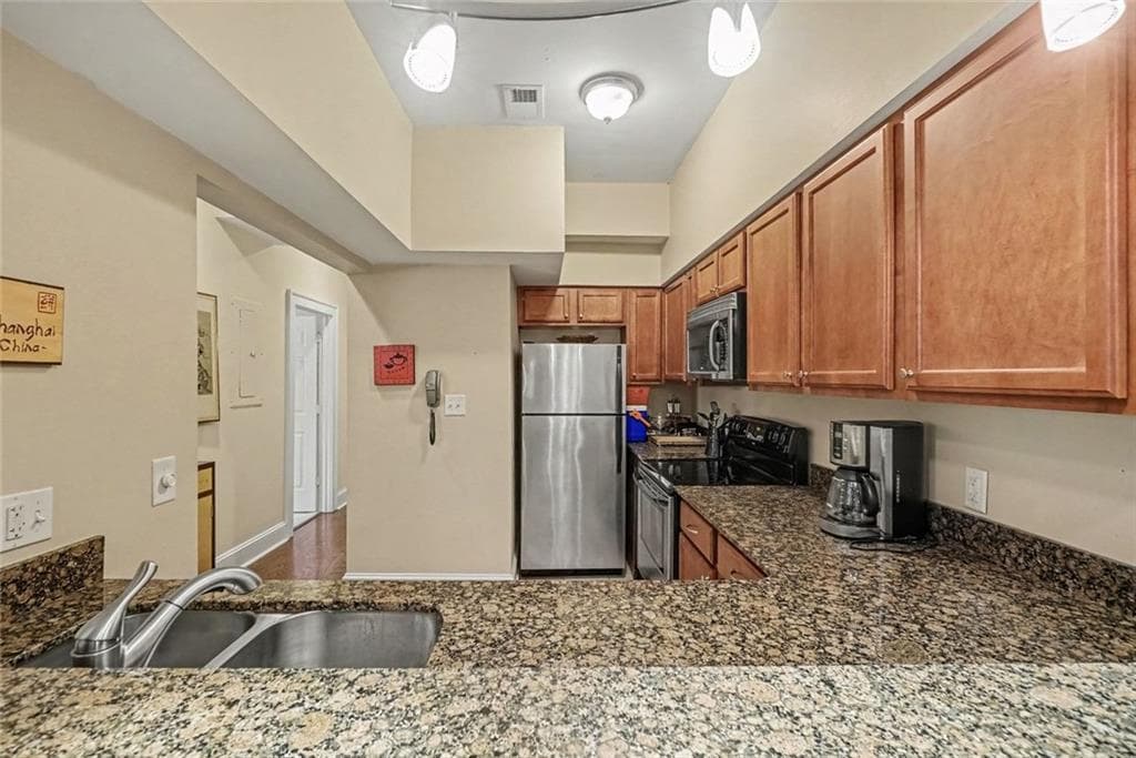 2 bedroom, 2 bathroom, 1,228 sq ft condominium for sale at 2855 Peachtree Road 205, Atlanta, GA 30305 — photo 7