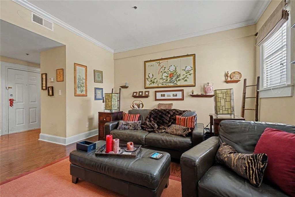 2 bedroom, 2 bathroom, 1,228 sq ft condominium for sale at 2855 Peachtree Road 205, Atlanta, GA 30305 — photo 8