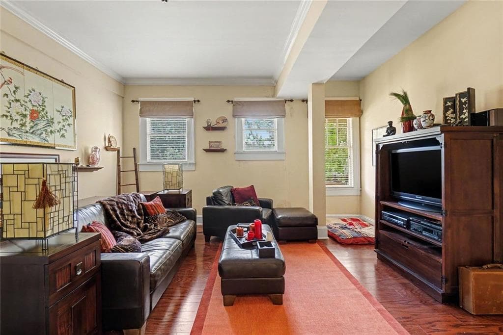 2 bedroom, 2 bathroom, 1,228 sq ft condominium for sale at 2855 Peachtree Road 205, Atlanta, GA 30305 — photo 9
